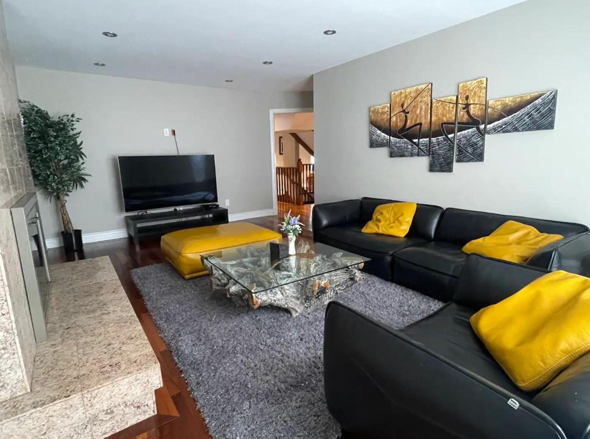 Family-Friendly Retreat for 14 in Richmond Hill