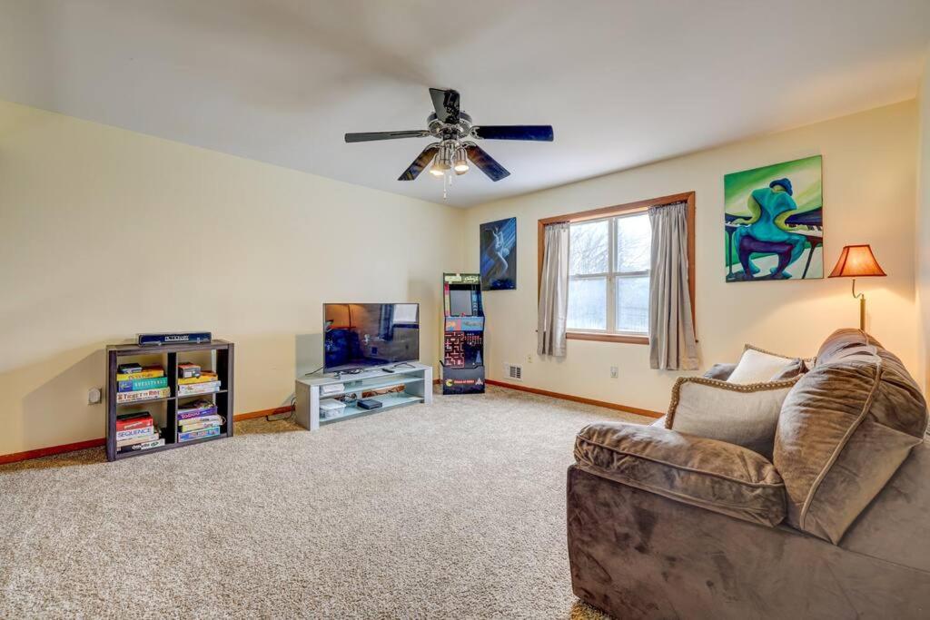 The Gap at Poconos- Sun Room-Arcade- Game Room view 4