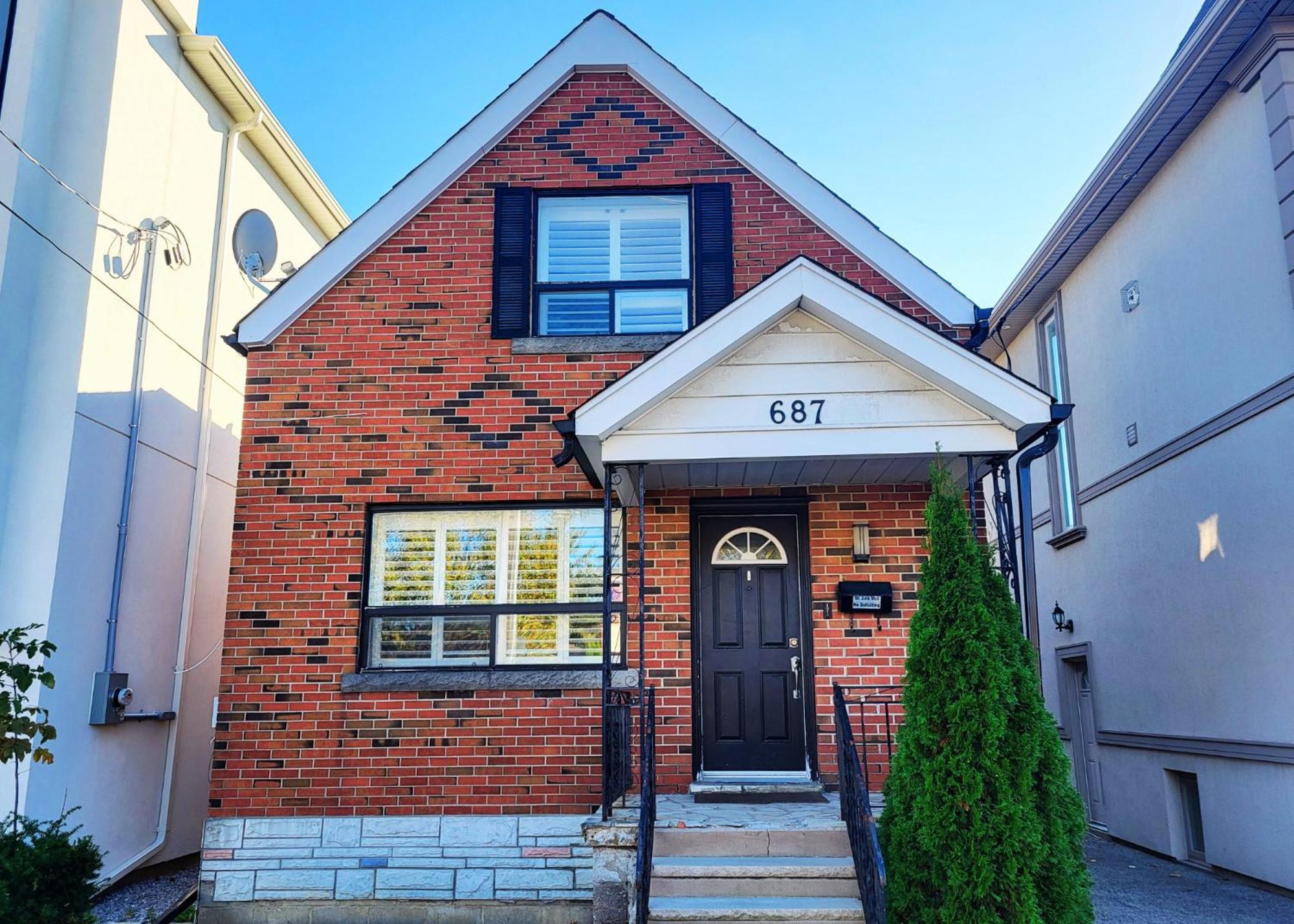 Casa Brus Toronto House Steps to Subway
