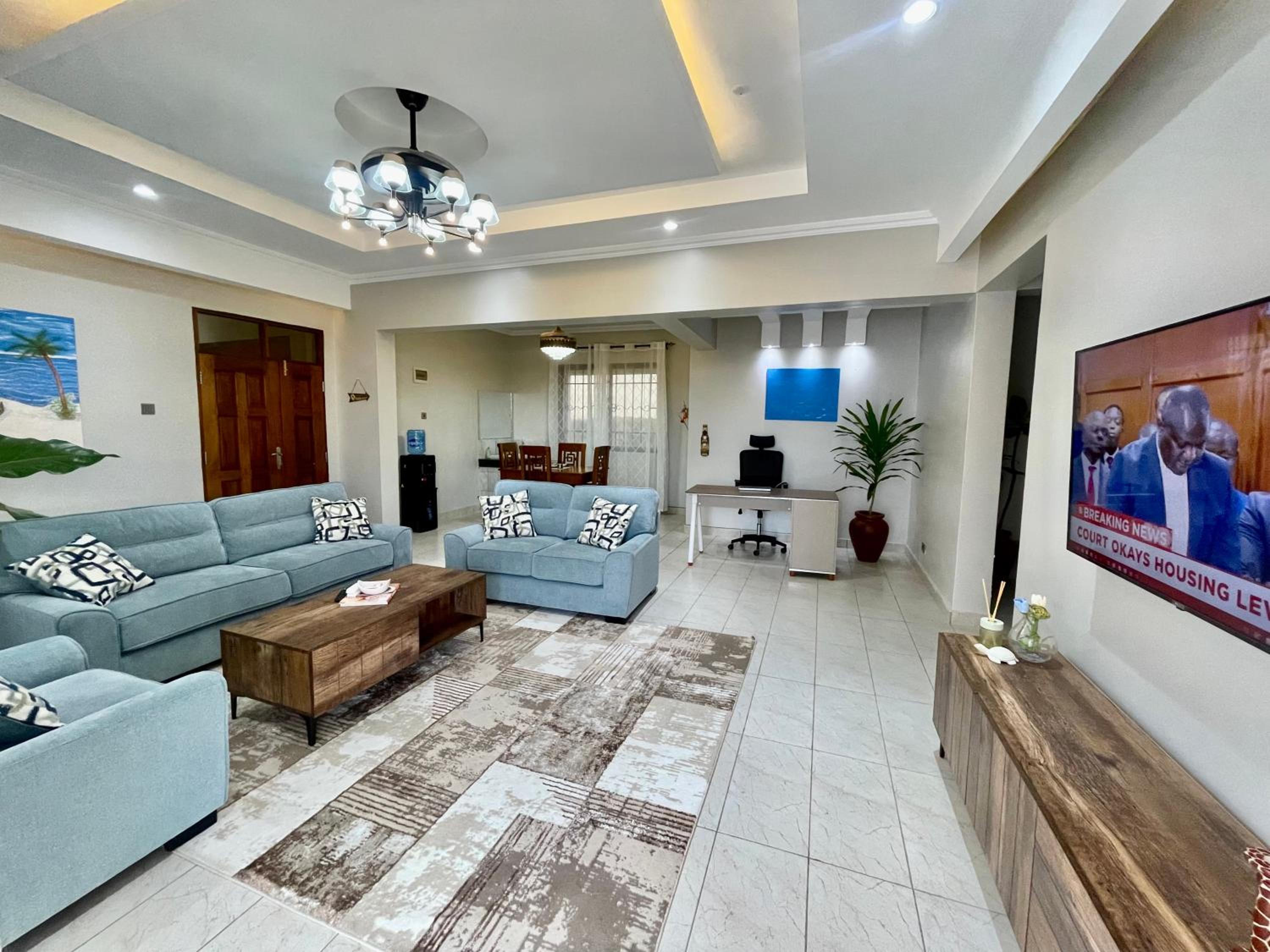 Zuri's Luxurious Oceanview Penthouse, Meters from the beach view 5