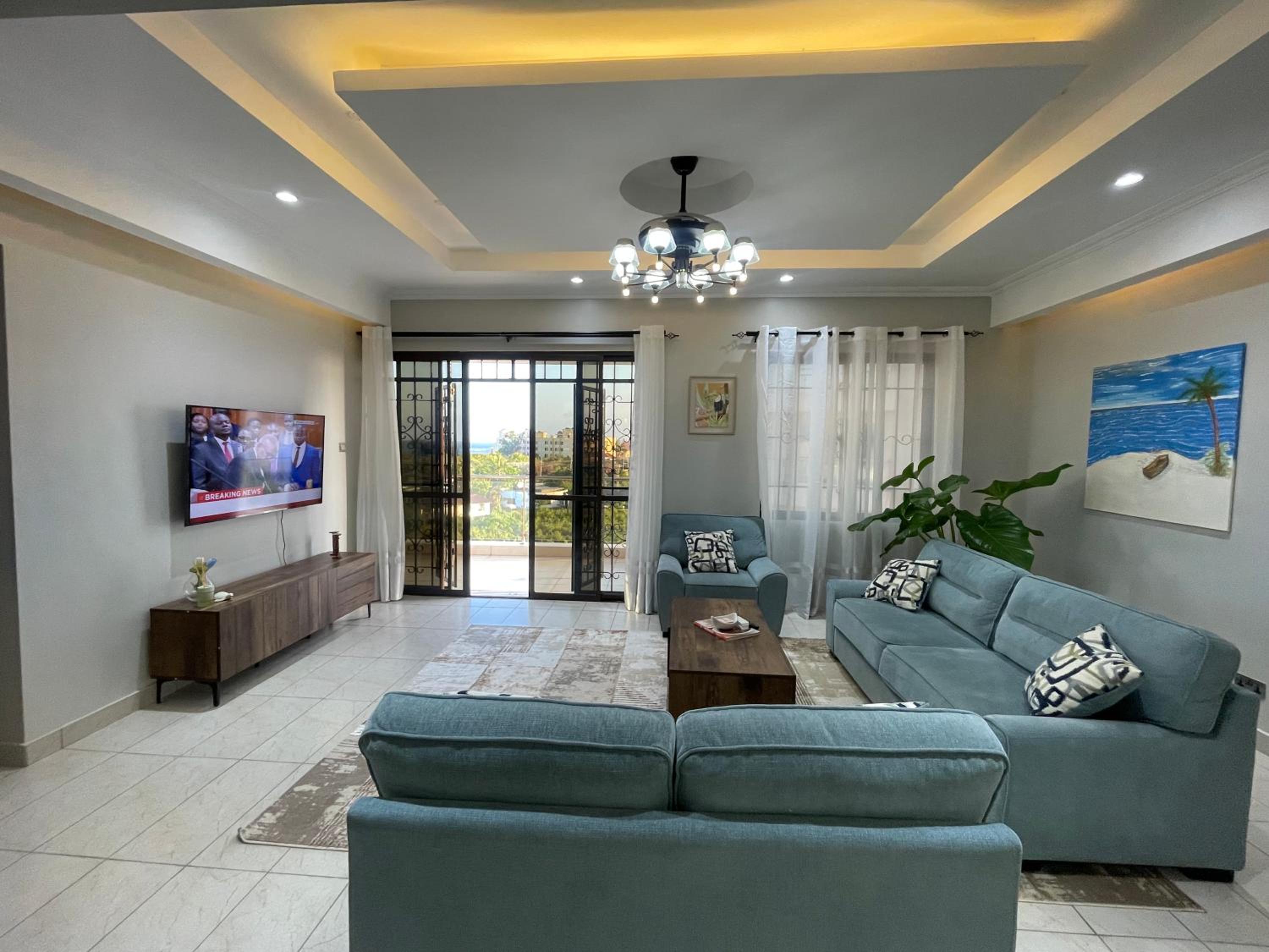 Zuri's Luxurious Oceanview Penthouse, Meters from the beach view 4