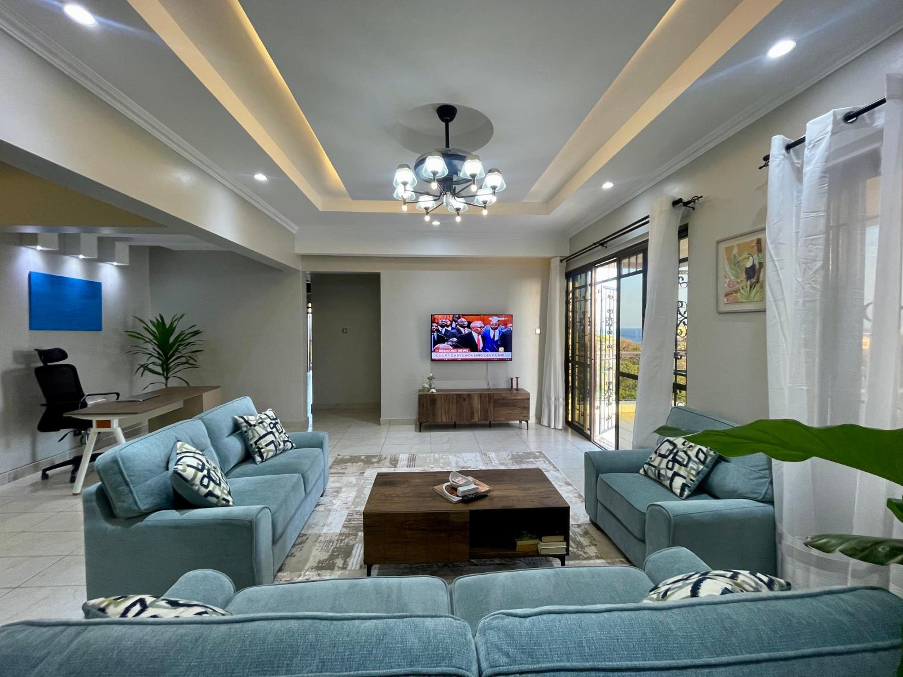 Zuri's Luxurious Oceanview Penthouse, Meters from the beach view 3