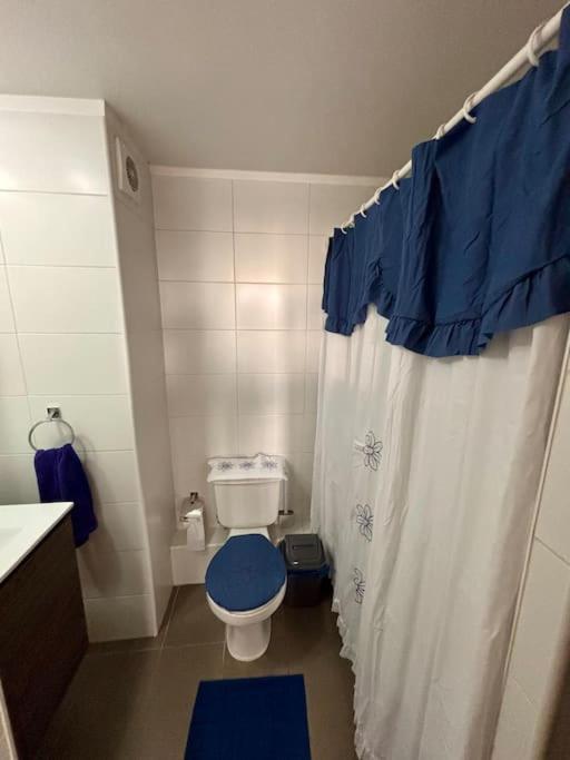 Moderno depa ideal para pareja con A-C y Parking