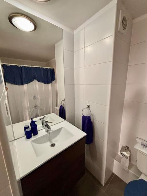Moderno depa ideal para pareja con A-C y Parking