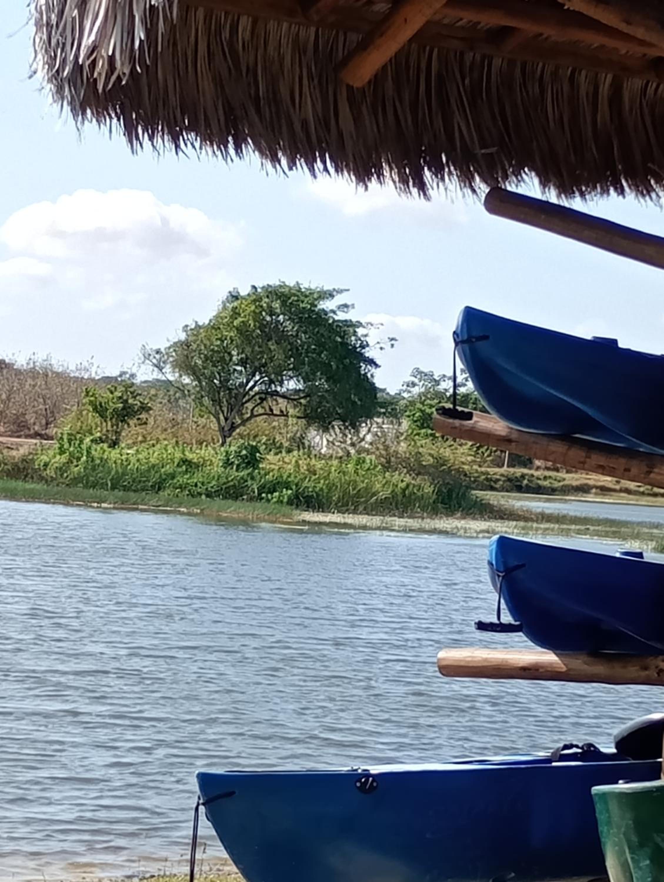 Kitnet minutos das praias lazer em clube