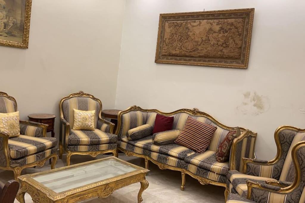Apartment with private entrance