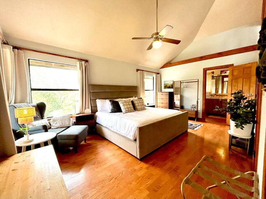 West Austin Light-filled Retreat view 4