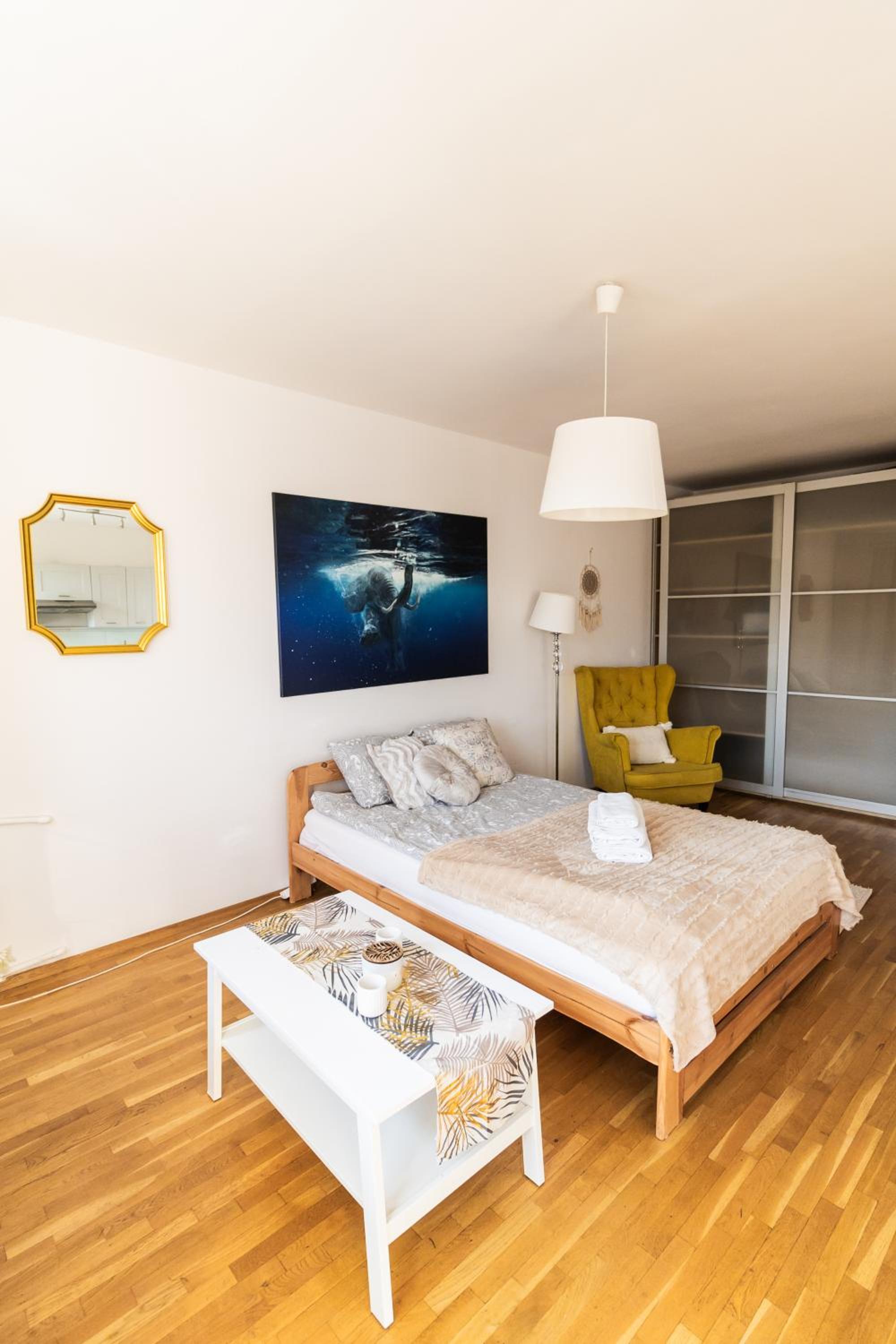 PiotrApartments - Mokotów Broniwoja - Stylish Studio near Metro view 3