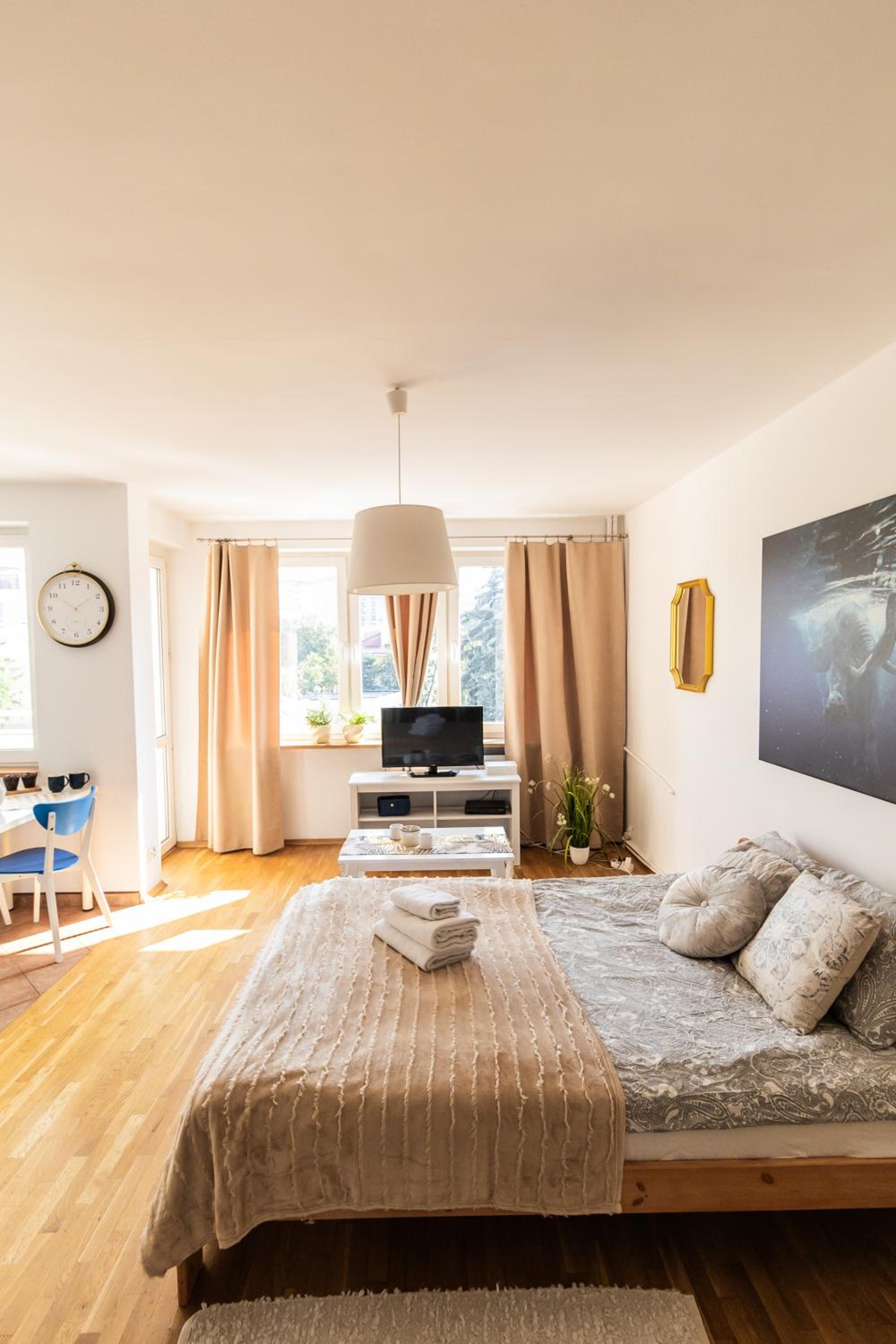 PiotrApartments - Mokotów Broniwoja - Stylish Studio near Metro view 4