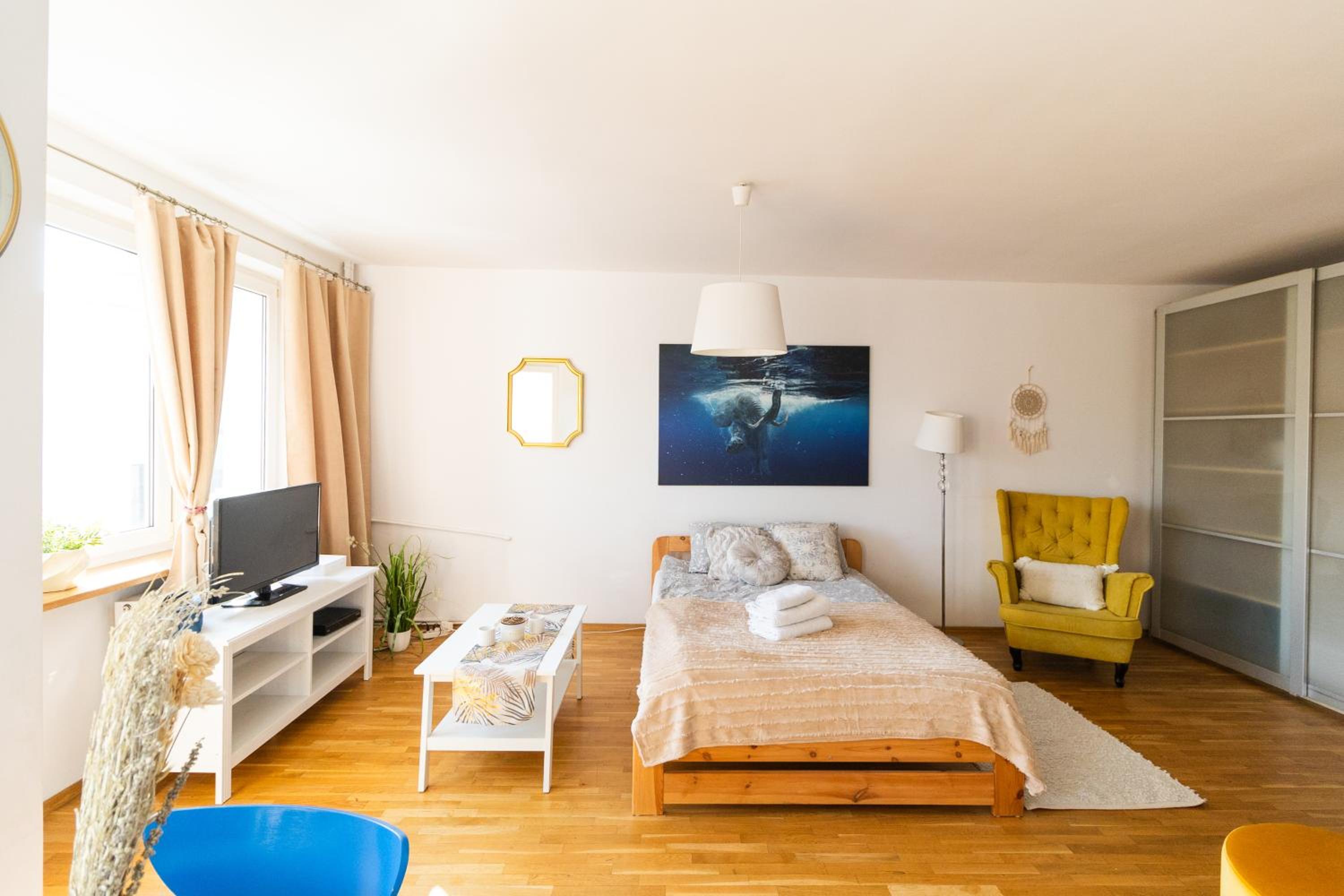 PiotrApartments - Mokotów Broniwoja - Stylish Studio near Metro view 2