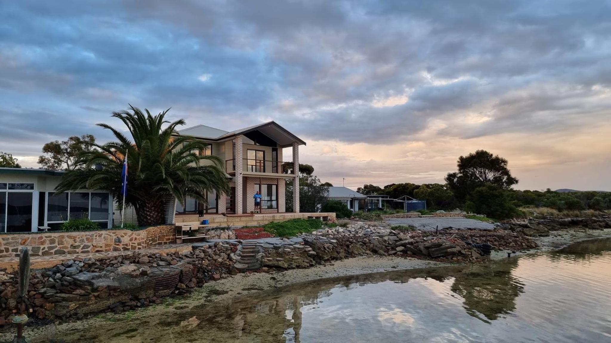 Tulka Waterfront Holiday Home