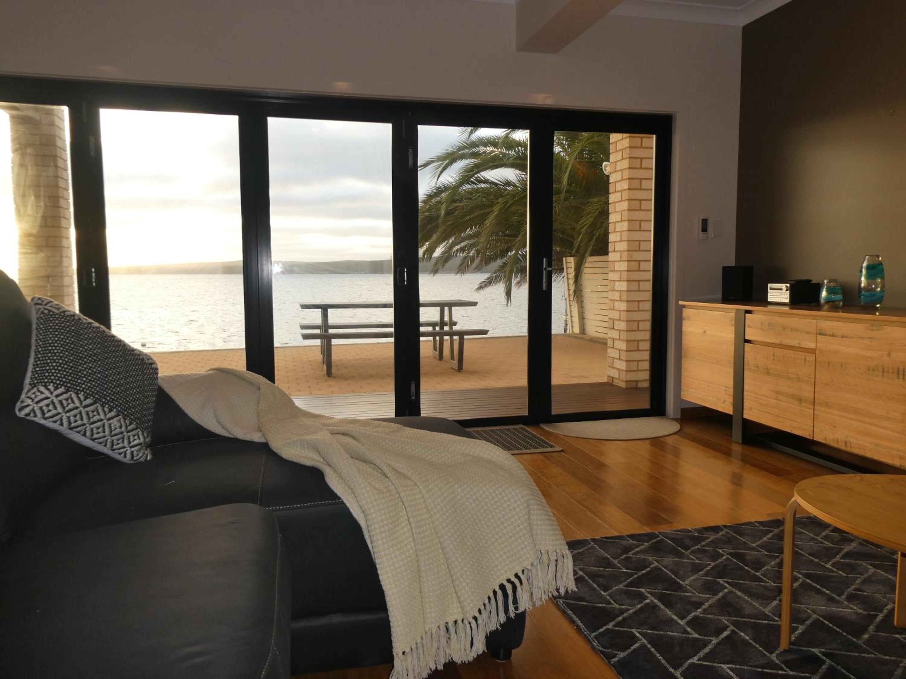 Tulka Waterfront Holiday Home
