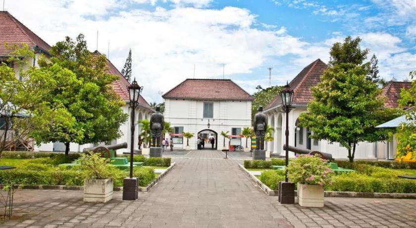 OYO 90804 Oma Uti Homestay Syariah