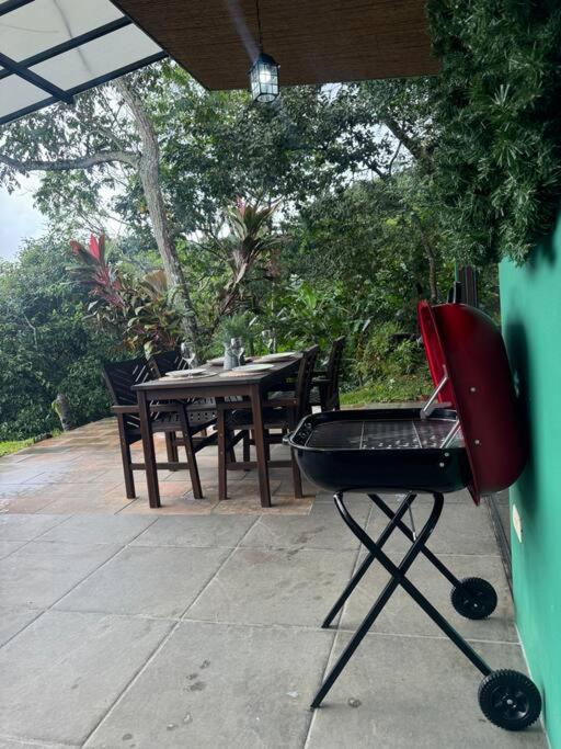 Casa en Ciudad Colón en medio de montañas
