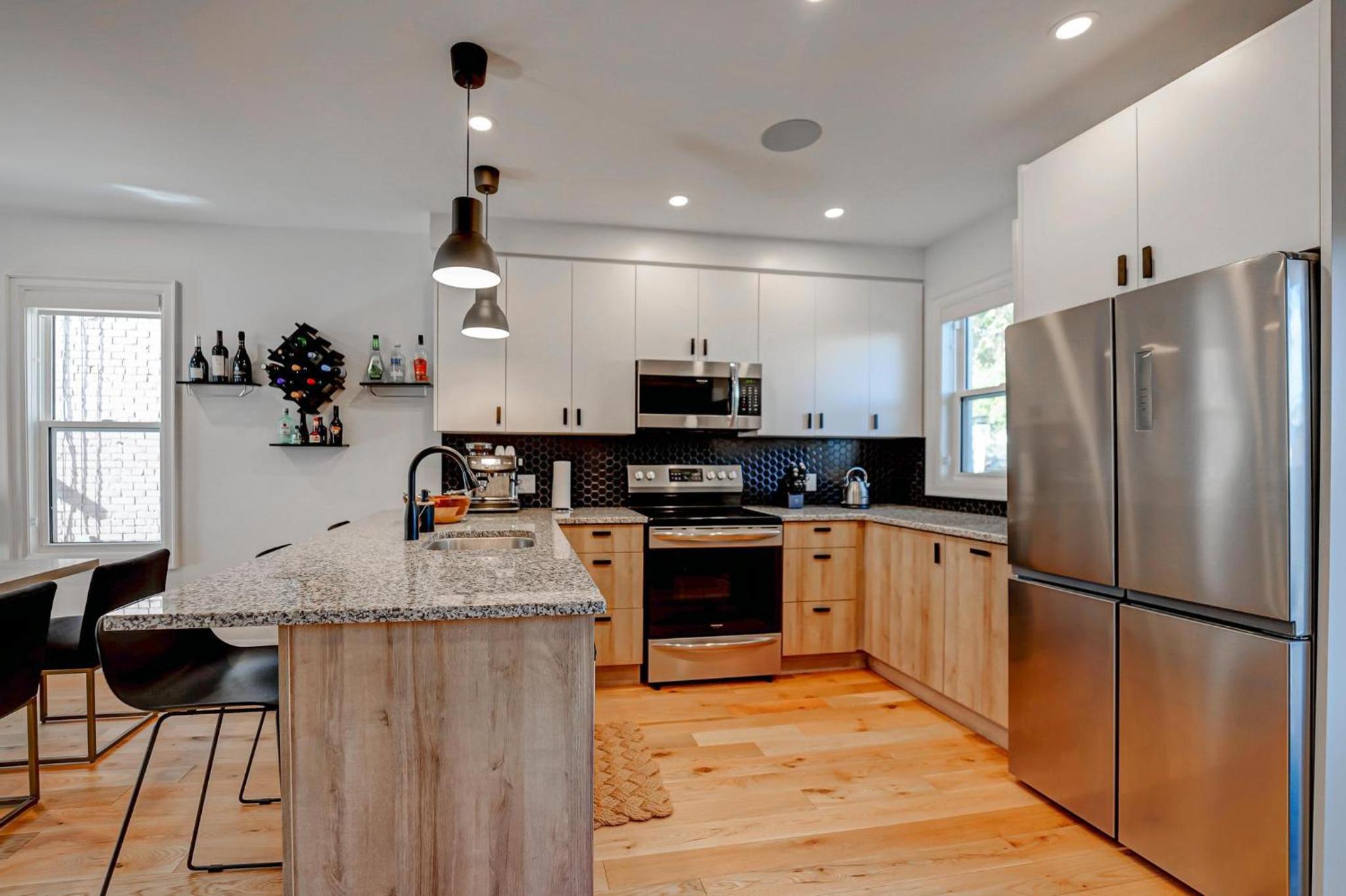 Beautiful modern 2Bdr sunny home with French decor