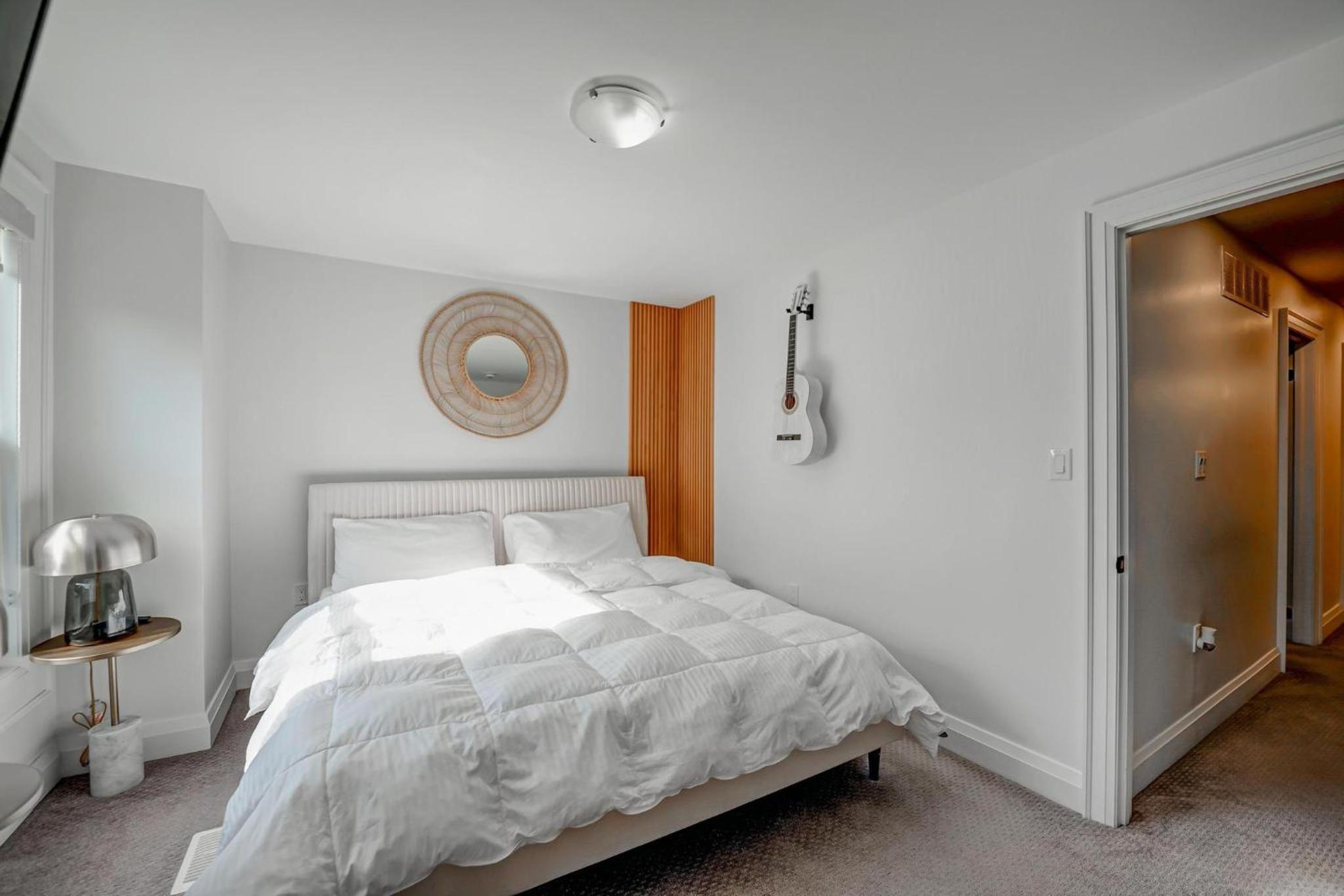 Beautiful modern 2Bdr sunny home with French decor