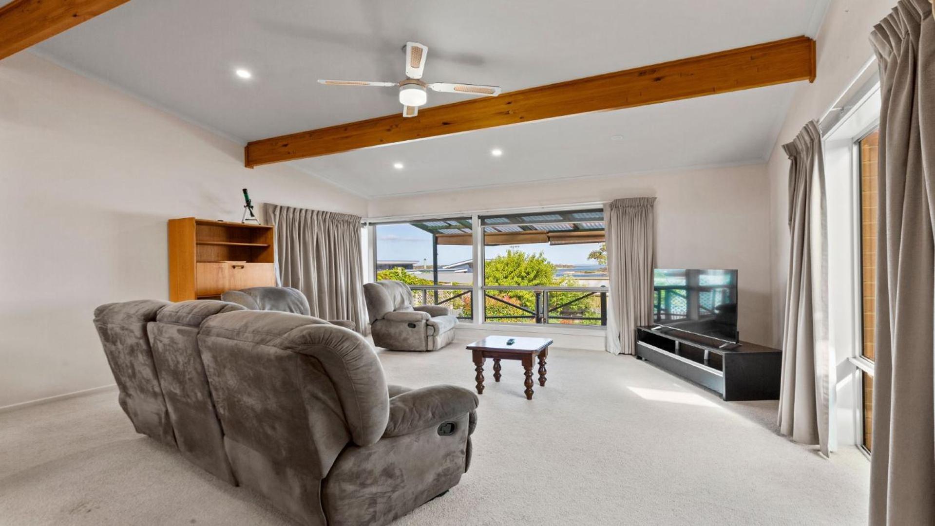 Coastal Drift - Escape To Coastal Bliss At This 3 - Bedroom Holiday Rental In Coffin Bay!