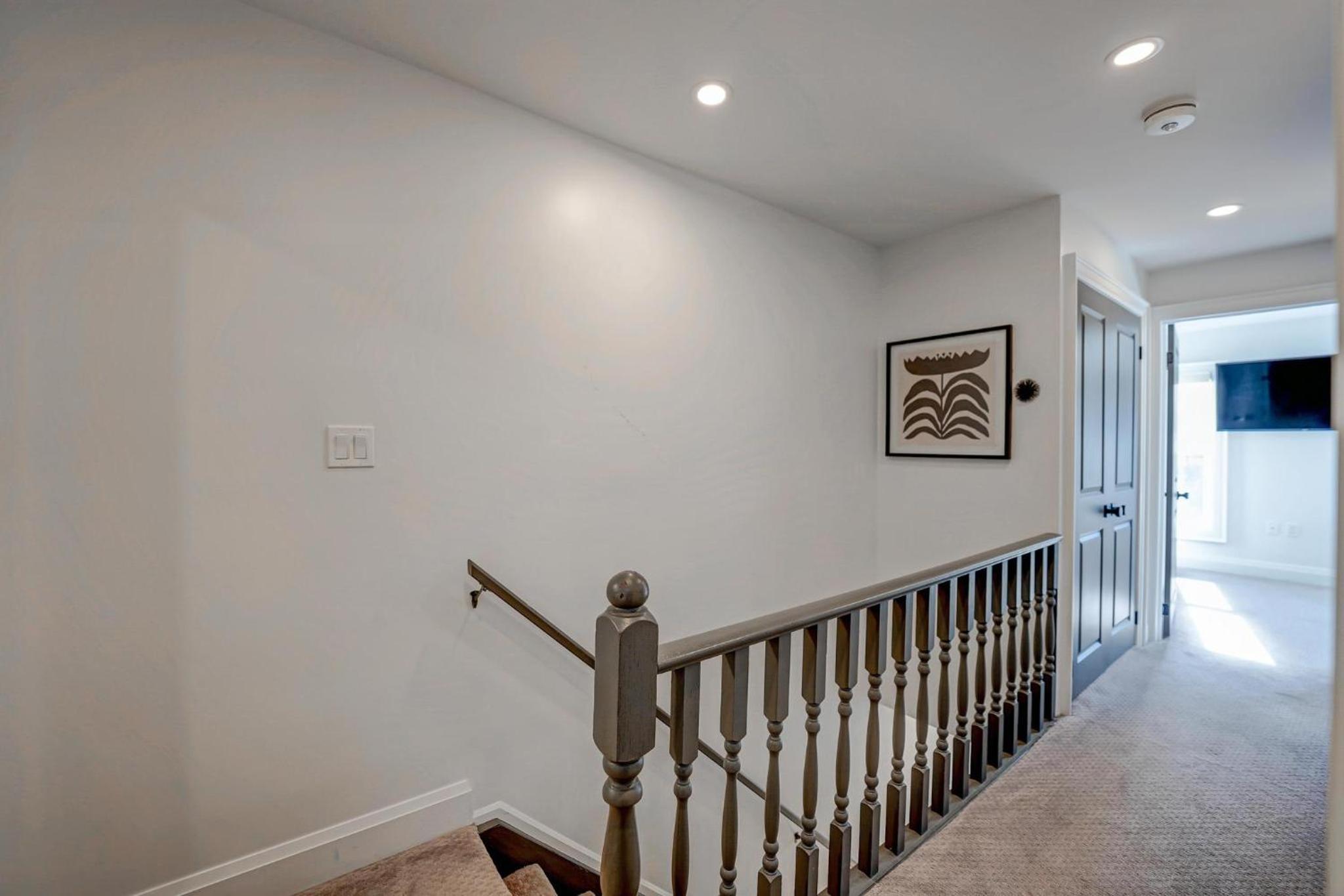 Beautiful modern 2Bdr sunny home with French decor