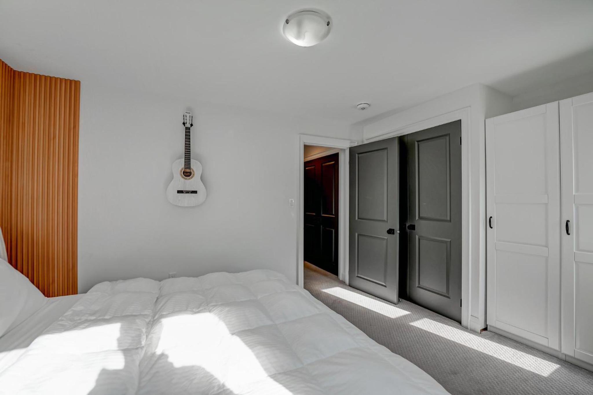 Beautiful modern 2Bdr sunny home with French decor