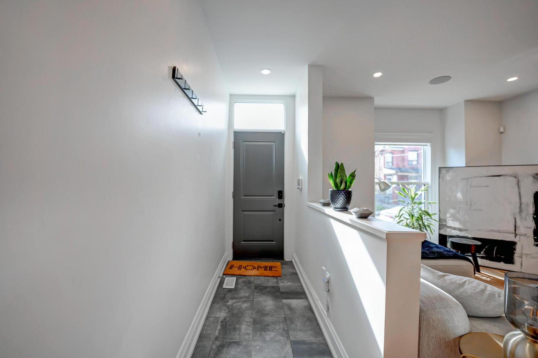 Beautiful modern 2Bdr sunny home with French decor