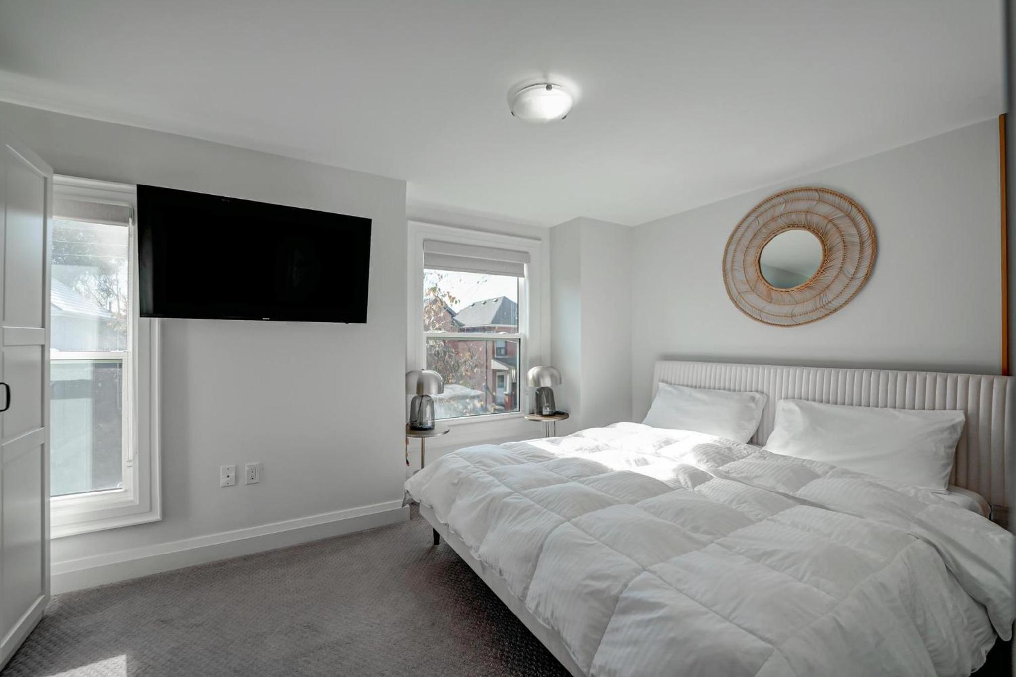 Beautiful modern 2Bdr sunny home with French decor