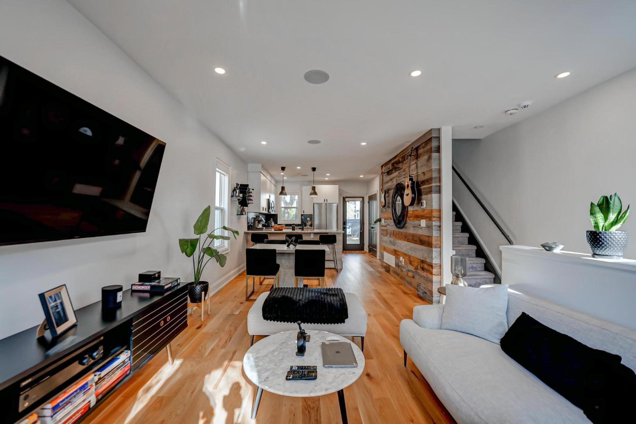 Beautiful modern 2Bdr sunny home with French decor