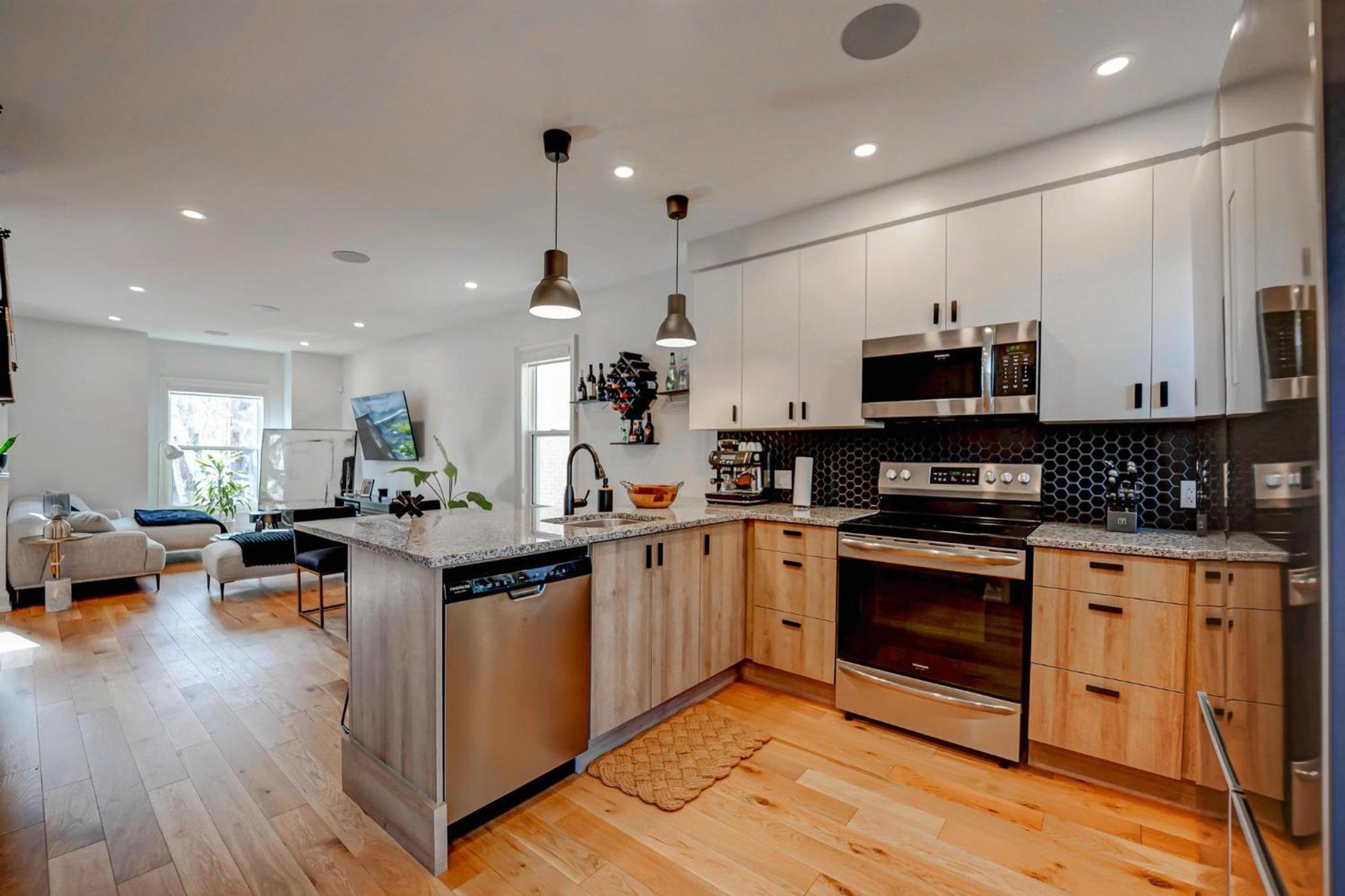 Beautiful modern 2Bdr sunny home with French decor
