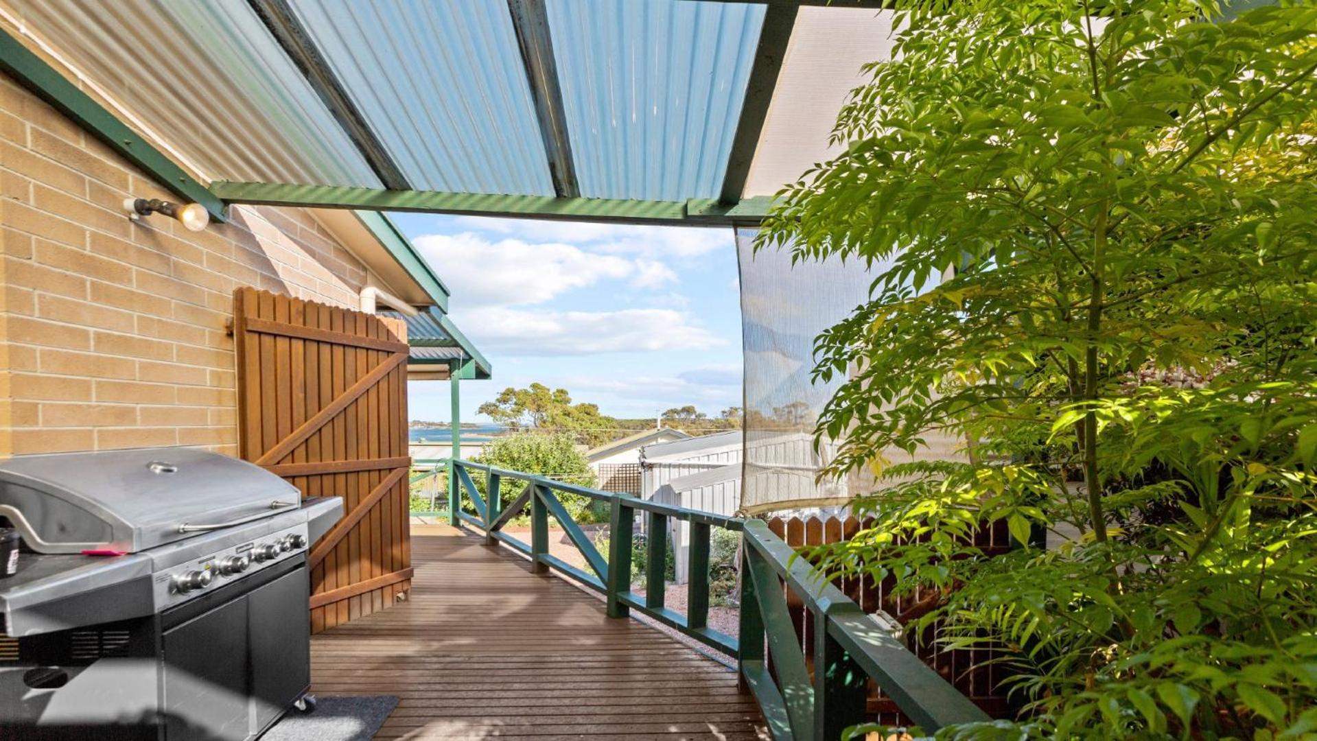 Coastal Drift - Escape To Coastal Bliss At This 3 - Bedroom Holiday Rental In Coffin Bay!