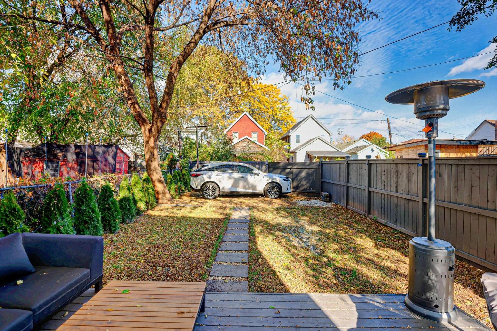 Beautiful modern 2Bdr sunny home with French decor