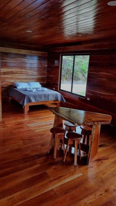 Cabina vista al valle Monteverde