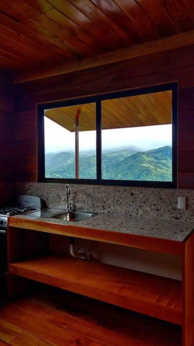Cabina vista al valle Monteverde