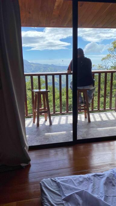 Cabina vista al valle Monteverde