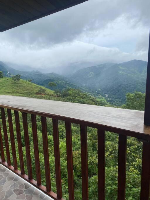 Cabina vista al valle Monteverde