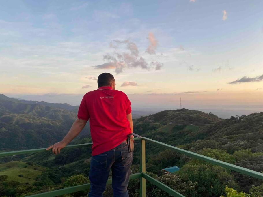 Cabina vista al valle Monteverde