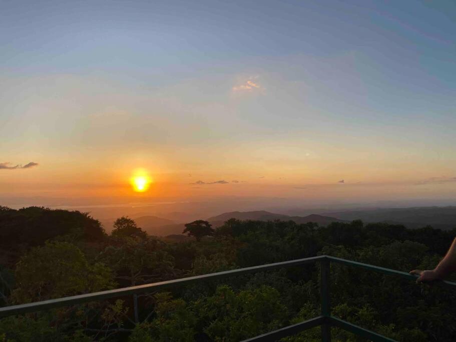 Cabina vista al valle Monteverde