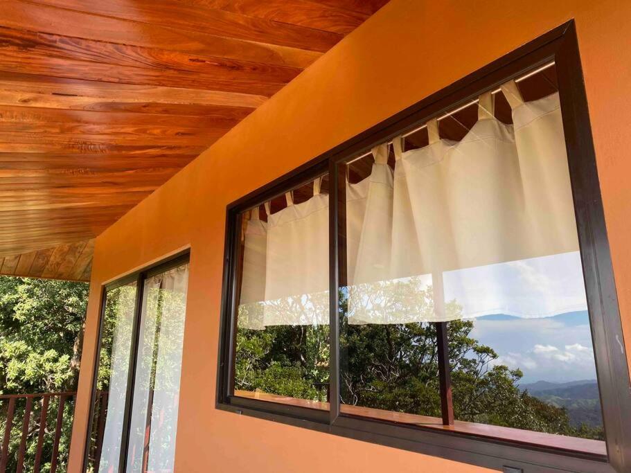 Cabina vista al valle Monteverde