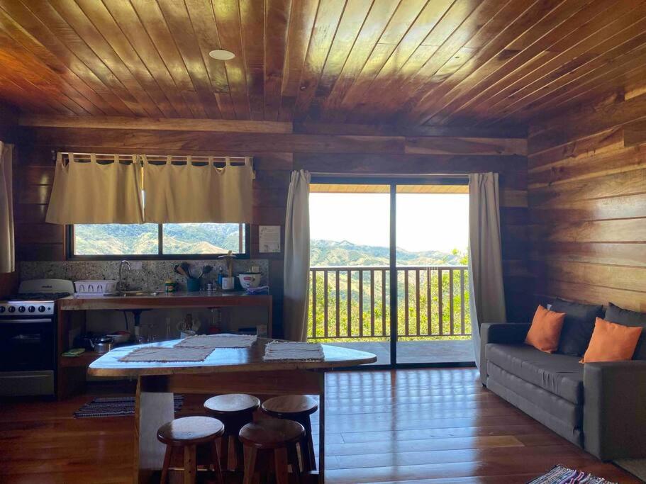 Cabina vista al valle Monteverde