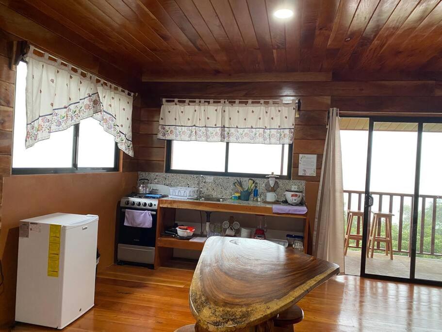 Cabina vista al valle Monteverde
