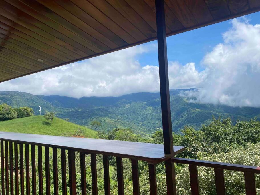 Cabina vista al valle Monteverde