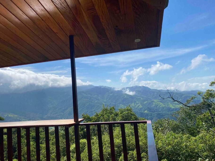 Cabina vista al valle Monteverde