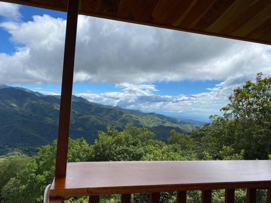 Cabina vista al valle Monteverde