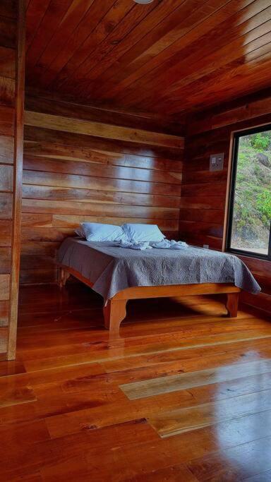Cabina vista al valle Monteverde
