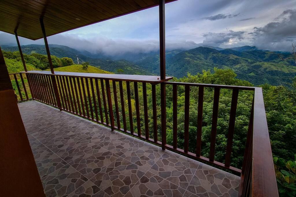 Cabina vista al valle Monteverde