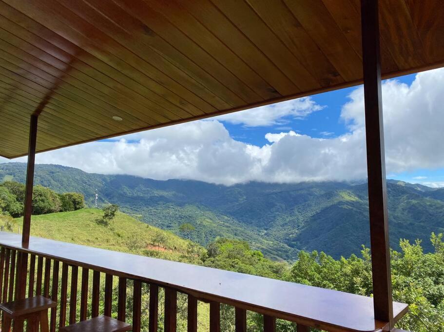 Cabina vista al valle Monteverde