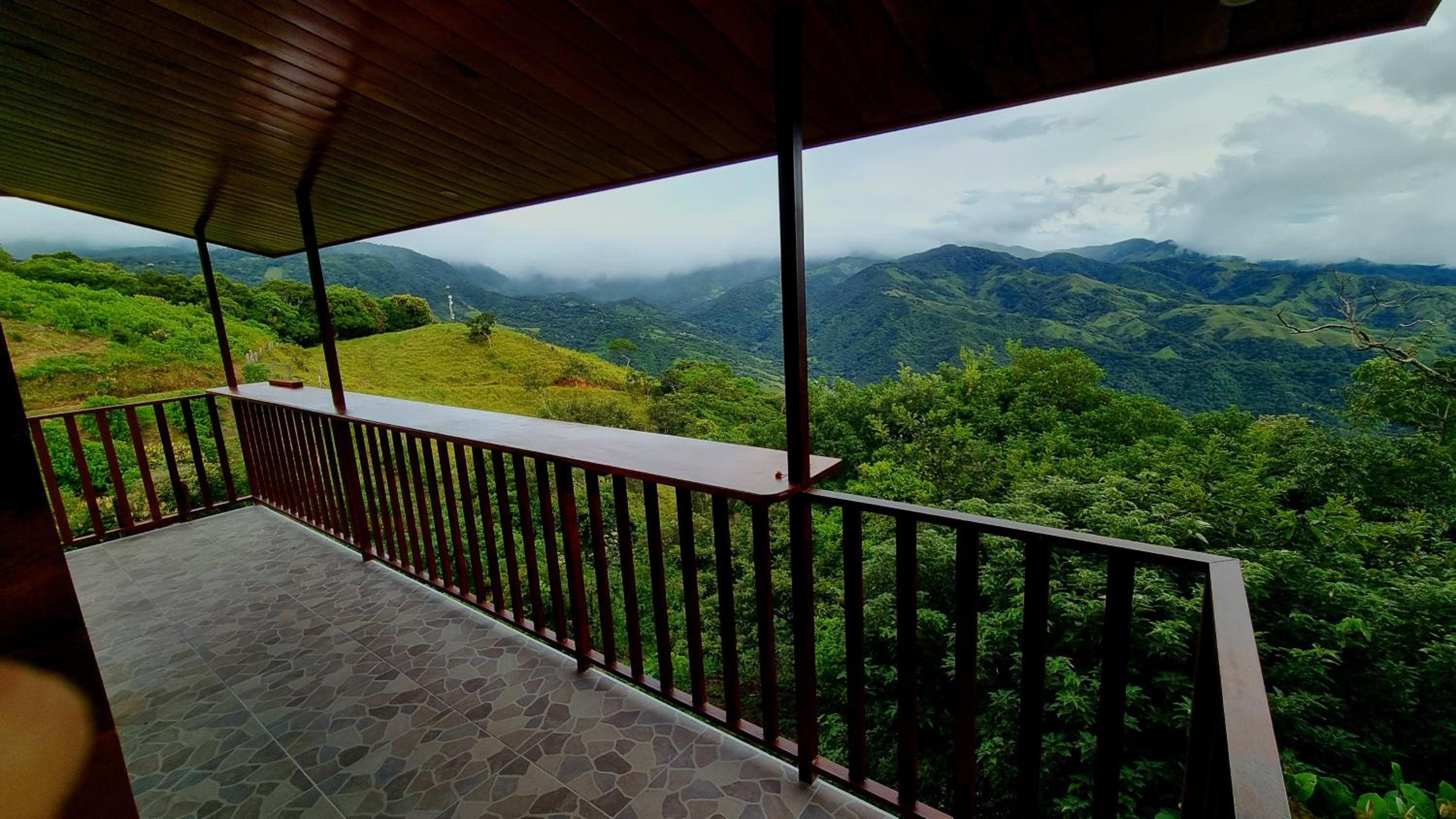 Cabina vista al valle Monteverde