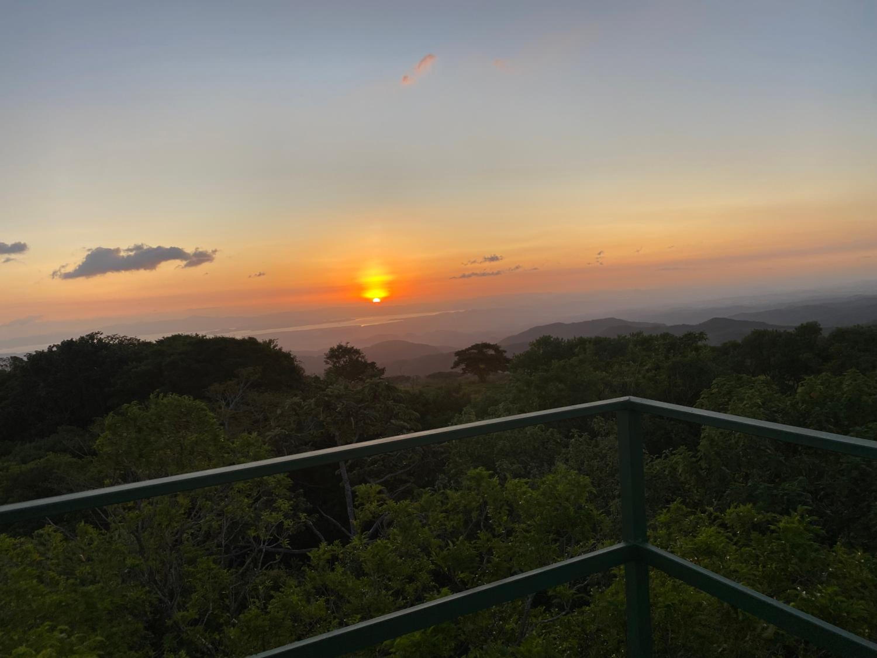 Cabina vista al valle Monteverde