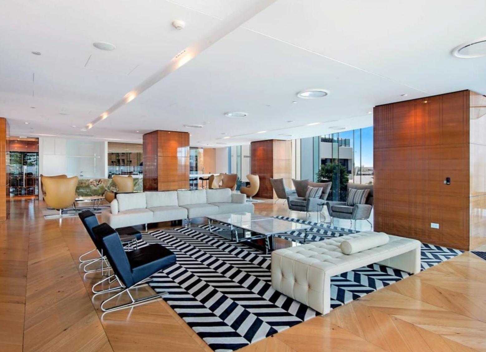 Broadbeach Luxury Ocean View Apartment - Oracle Tower 1 - 1Bed 1Study 1Bath 1Car