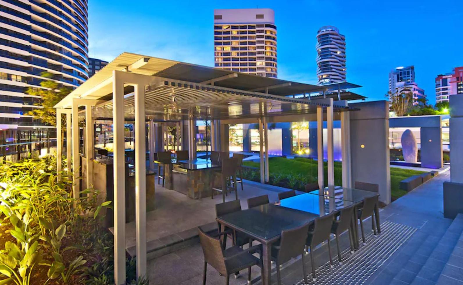 Broadbeach Luxury Ocean View Apartment - Oracle Tower 1 - 1Bed 1Study 1Bath 1Car