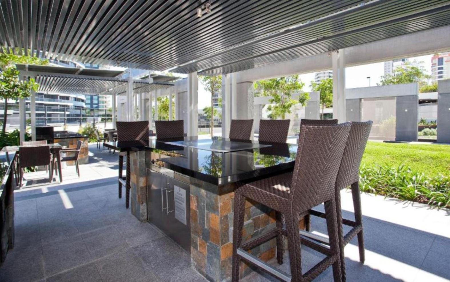 Broadbeach Luxury Ocean View Apartment - Oracle Tower 1 - 1Bed 1Study 1Bath 1Car