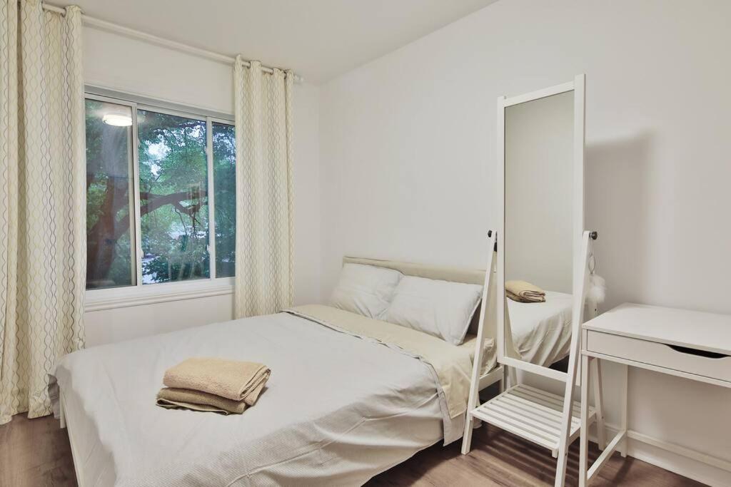 Modern 3-BR Home Free Parking Next to Metro
